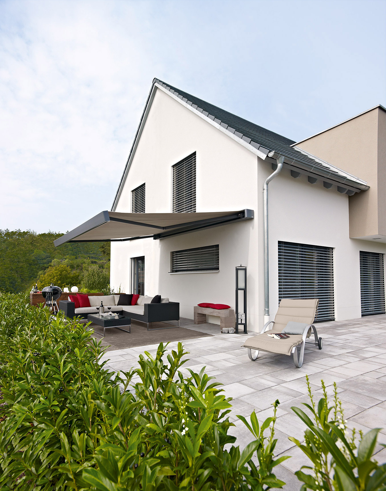 Markise in Pforzheim auf einer modernen Terrasse an einem schönen Einfamilienhaus