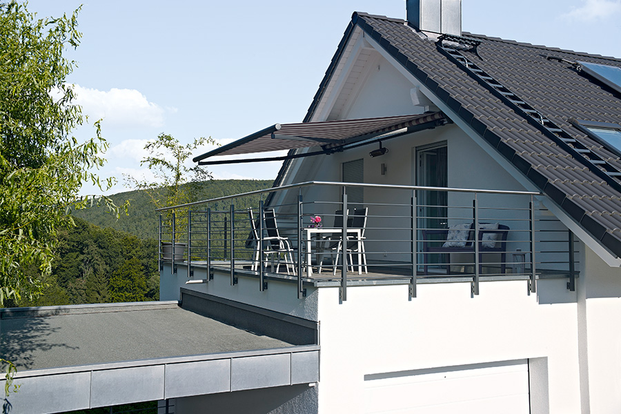 Markise in Remchingen auf einer Terrasse im Grünen