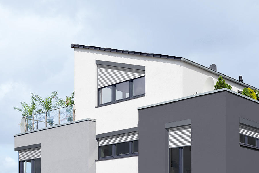 Rollläden in Karlsruhe an einem schräg geschnittenen Fenster an moderner Hausfassade